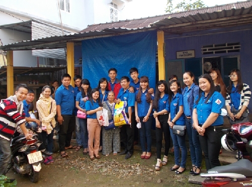 Ve chai “Hoa Tình Nguyện”