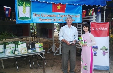 Trường Đại học Nông Lâm - Đại học Huế tham gia hội chợ nông nghiệp vùng Đông Bắc Thái Lan 2015