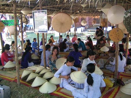 Hỗ trợ các đơn vị tham gia Festival nghề truyền thống Huế 2015