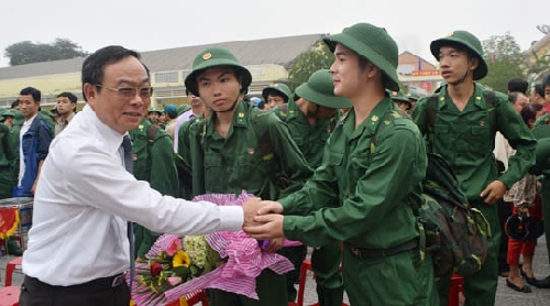 570 thanh niên Huế lên đường làm nghĩa vụ