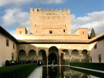 Giải mã những chữ khắc bí ẩn ở cung điện Alhambra