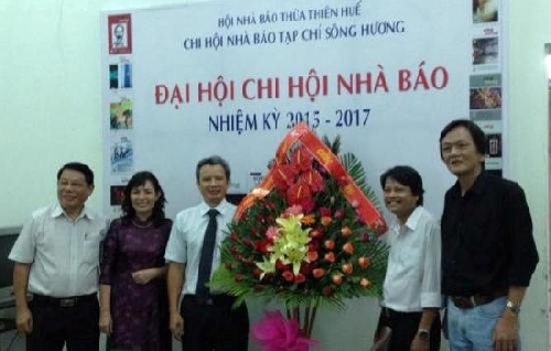 Lãnh đạo tỉnh Thừa Thiên Huế thăm và chúc mừng Tạp chí Sông Hương nhân kỷ niệm 90 năm Ngày Báo chí cách mạng Việt Nam 