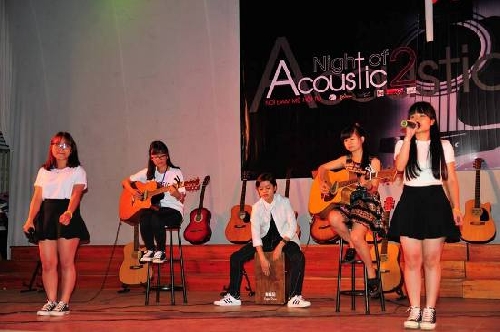 Sinh viên Huế - đêm nhạc Acoustic “nơi đam mê hội tụ”. 