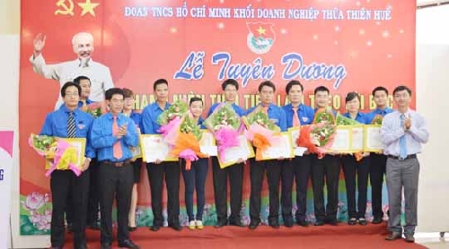 Tuyên dương 11 tập thể, 30 cá nhân điển hình trong học tập và làm theo lời Bác