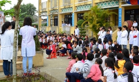 Khám và điều trị bệnh răng miệng miễn phí cho học sinh các trường tiểu học ở huyện Phú Vang