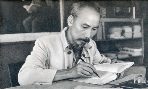 Thừa Thiên Huế hưởng ứng cuộc vận động sáng tác, quảng bá các tác phẩm văn học, nghệ thuật, báo chí về chủ đề “Học tập và làm theo tấm gương đạo đức Hồ Chí Minh”