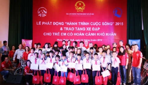 Chương trình “Hành trình cuộc sống” đến với trẻ em nghèo TT Huế