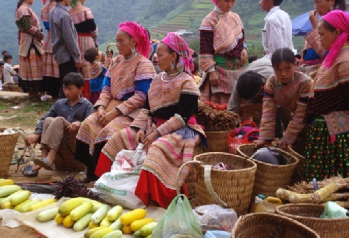 Thừa Thiên Huế  có 5 huyện được ưu tiên thực hiện Chương trình Phát triển thương mại miền núi, vùng sâu, vùng xa và hải đảo
