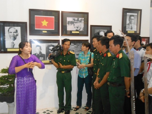 Triển lãm chuyên đề “Huế những ngày Tháng Tám lịch sử năm 1945”. 