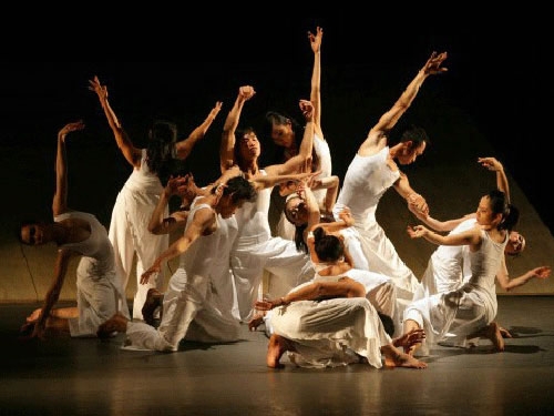 Đoàn Battery Dance Company đến từ New York tổ chức dạy múa miễn phí tại Huế
