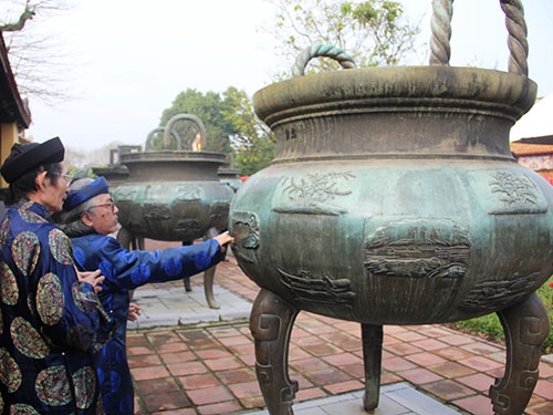 Thăng trầm cổ vật triều Nguyễn (1)