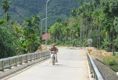 Đầu tư xây dựng đường thôn, đường liên xã thuộc các huyện Phú Vang, Nam Đông