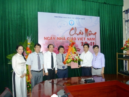 Lãnh đạo Thành phố Huế thăm các cơ sở giáo dục nhân ngày Nhà giáo Việt Nam 20-11