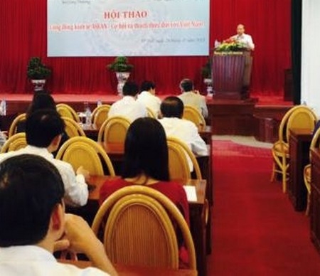Hội thảo: “Cộng đồng kinh tế ASEAN (AEC) - Cơ hội và thách thức đối với Việt Nam”.