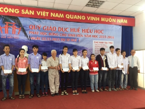 Quỹ Giáo dục Huế Hiếu Học trao 70 suất học bổng Huế Hiếu Học cho HS, SV nghèo vượt khó