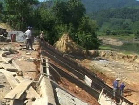 Hơn 14 tỉ đồng cho Dự án Kè chống sạt lở bờ sông Tả Trạch thuộc huyện Nam Đông