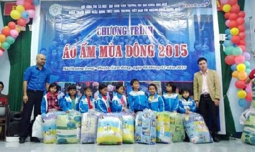 227 áo ấm và chăn đến với học sinh vùng núi