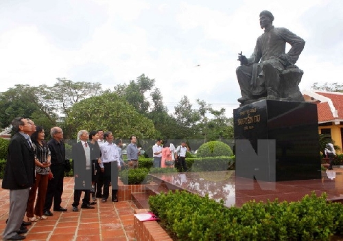 Khu lưu niệm Nguyễn Du đón hàng nghìn lượt khách tham quan 