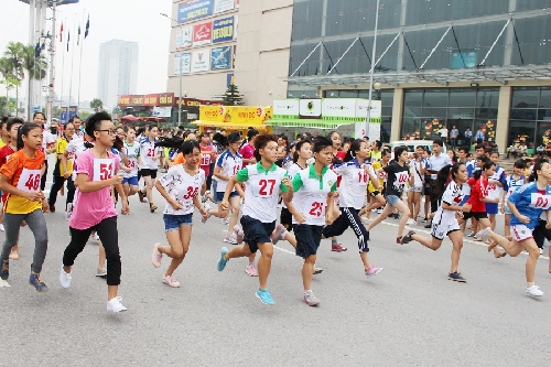 Hương Trà: Gần 200 vận động viên tham gia giải Việt dã truyền thống thanh niên, học sinh năm 2015