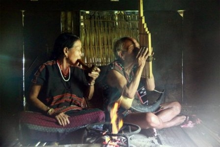 Nghệ nhân Quỳnh Hoàng với tình yêu nhạc cụ dân tộc truyền thống