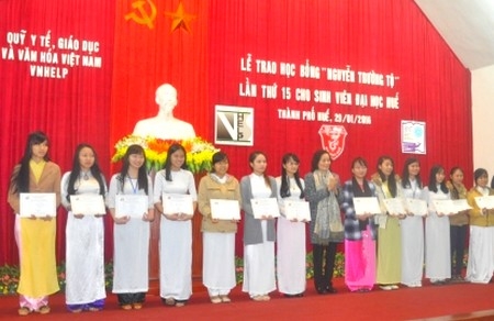 Trao học bổng Nguyễn Trường Tộ cho 150 sinh viên Đại học Huế