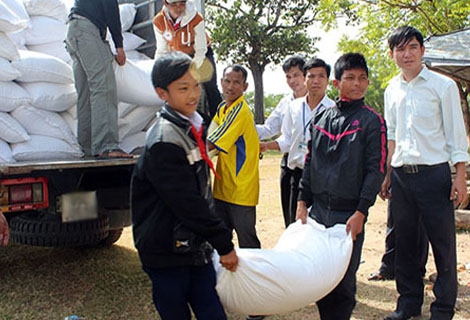 Hơn 17 tấn gạo hỗ trợ học sịnh ở khu vực có điều kiện KT-XH đặc biệt khó khăn tỉnh Thừa Thiên Huế