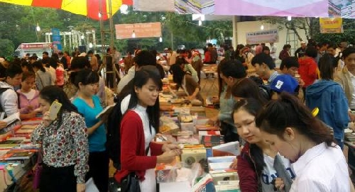 Hội chợ sách đầu tiên tại Huế