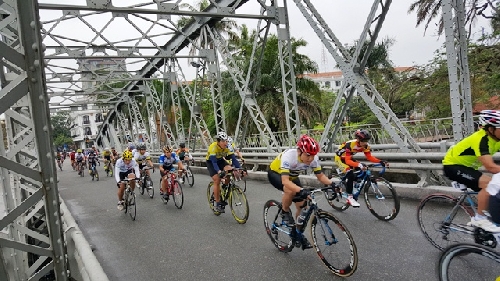 Hơn 200 vận động viên tham gia giải giải đua xe đạp tỉnh Thừa Thiên Huế mở rộng năm 2016