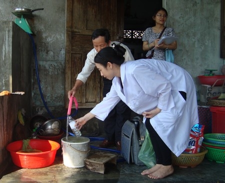 Kiểm tra công tác phòng chống dịch, vệ sinh môi trường, giám sát chất lượng nước ăn uống và sinh hoạt tại huyện Phú Lộc