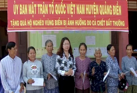 Gần 180 suất quà trao cho ngư dân vùng biển huyện Quảng Điền.