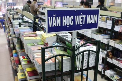 Đổi mới tư duy lý luận trong khoa nghiên cứu văn học ở Việt Nam từ 1986 đến nay