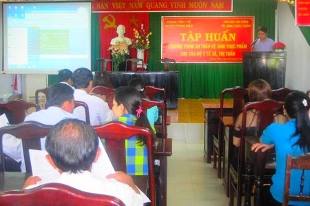 Phong Điền: Tập huấn về ATTP cho Trưởng trạm và cán bộ phụ trách an toàn thực phẩm của 16 trạm y tế xã, thị trấn