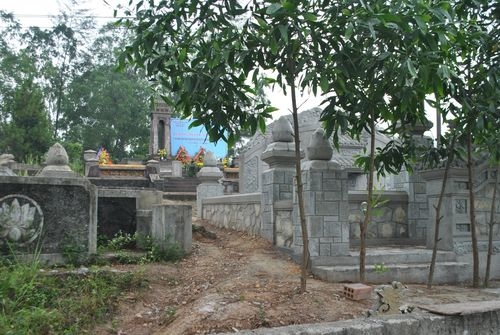Người dân tự tháo dỡ công trình xâm phạm di tích Quốc gia ngôi mộ chung Thái Phiên và Trần Cao Vân