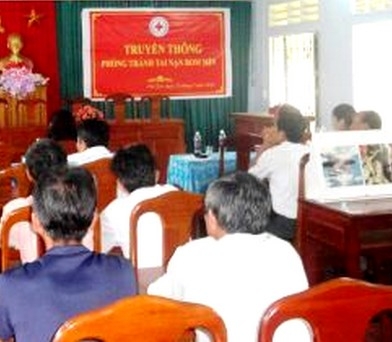 Ủy ban Chữ thập đỏ Quốc tế thăm và làm việc tại xã Phú Sơn, thị xã Hương Thủy.