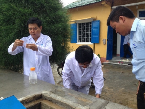 Kiểm tra vệ sinh, chất lượng nước ăn uống, nước sinh hoạt tại huyện Phong Điền và Quảng Điền
