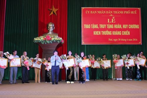 TP Huế: Trao tặng Huân, Huy chương kháng chiến cho 58 gia đình, cá nhân