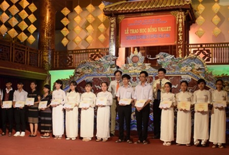 Trao 216 suất học bổng Vallet cho học sinh, sinh viên tỉnh Thừa Thiên Huế