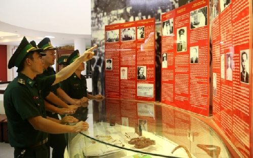 Triển lãm "Xây dựng Nhà nước của dân, do dân, vì dân theo tư tưởng Hồ Chí Minh"