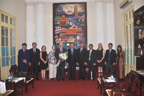 Đại sứ Australia tại Việt Nam thăm và làm việc tại Đại học Huế 