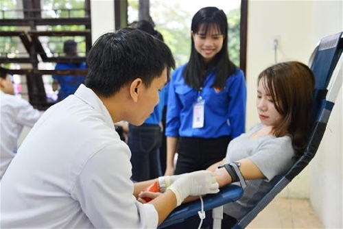 ĐHSP Huế: 500 sinh viên và cán bộ tham gia hiến máu