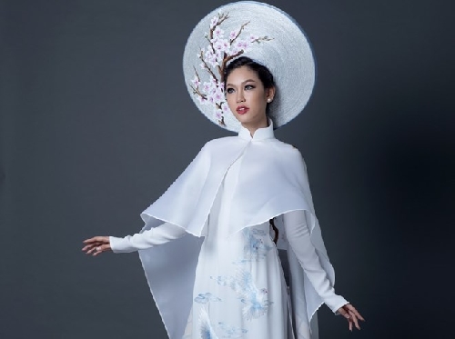 Phương Linh công bố trang phục dân tộc tại cuộc thi Miss International