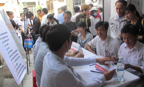 Hơn 200 lao động tham gia phiên giao dịch việc làm năm 2016 tại Phú Vang