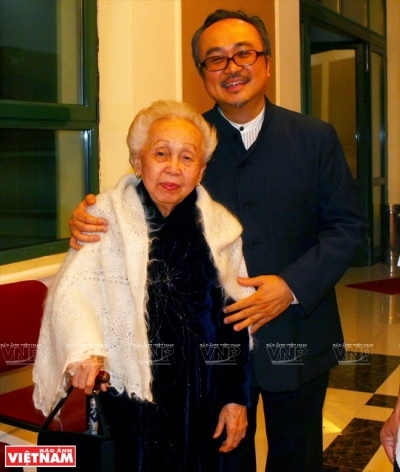 Mẹ NSND Đặng Thái Sơn 100 tuổi vẫn lên sân khấu biểu diễn