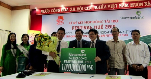 Vietcombank tài trợ chính cho Lễ hội Áo dài tại Fesstival Huế 2018
