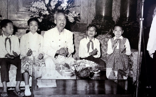 Làm thế nào để lồng ghép giáo dục đạo đức Hồ Chí Minh đối với thế hệ trẻ có hiệu quả