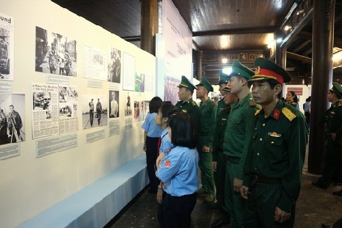 Triển lãm chuyên đề “ Làn sóng cuộc chiến tranh phi nghĩa của Mỹ ở Việt Nam” và “ Phong trào hòa bình Nhật Bản ủng hộ Việt Nam trong chiến tranh 1954- 1975 và tình hữu nghị Việt – Nhật”. 