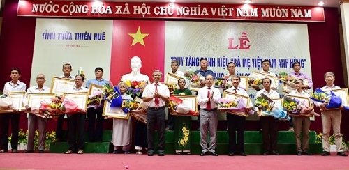 Lễ Truy tặng danh hiệu “Bà mẹ Việt Nam anh hùng” và trao tặng “Huân chương Độc lập”