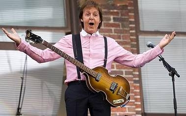 Paul McCartney biểu diễn trên nóc nhà tại New York