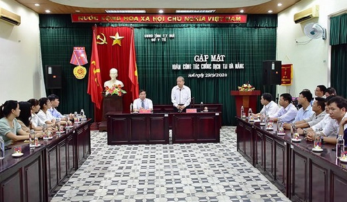 Chủ tịch UBND tỉnh gặp mặt đoàn cán bộ Y tế tham gia công tác phòng, chống dịch COVID-19 tại Đà Nẵng