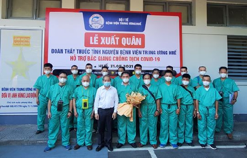 Đoàn thầy thuốc Bệnh viện Trung ương Huế lên đường đến Bắc Giang hỗ trợ chống dịch